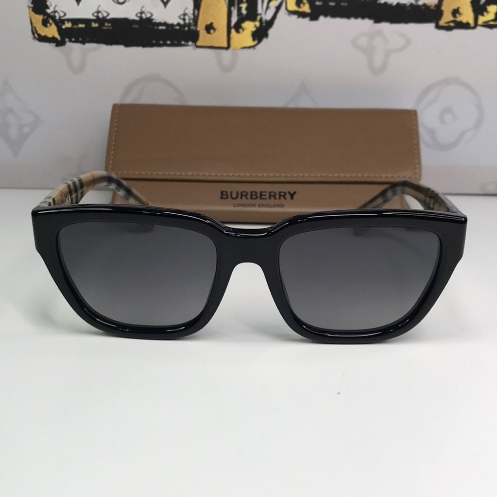 New 100% Authentic Burberry BE4277 3757/T3 Polarized Sunglasses – Black Frame - Picture 4 of 10